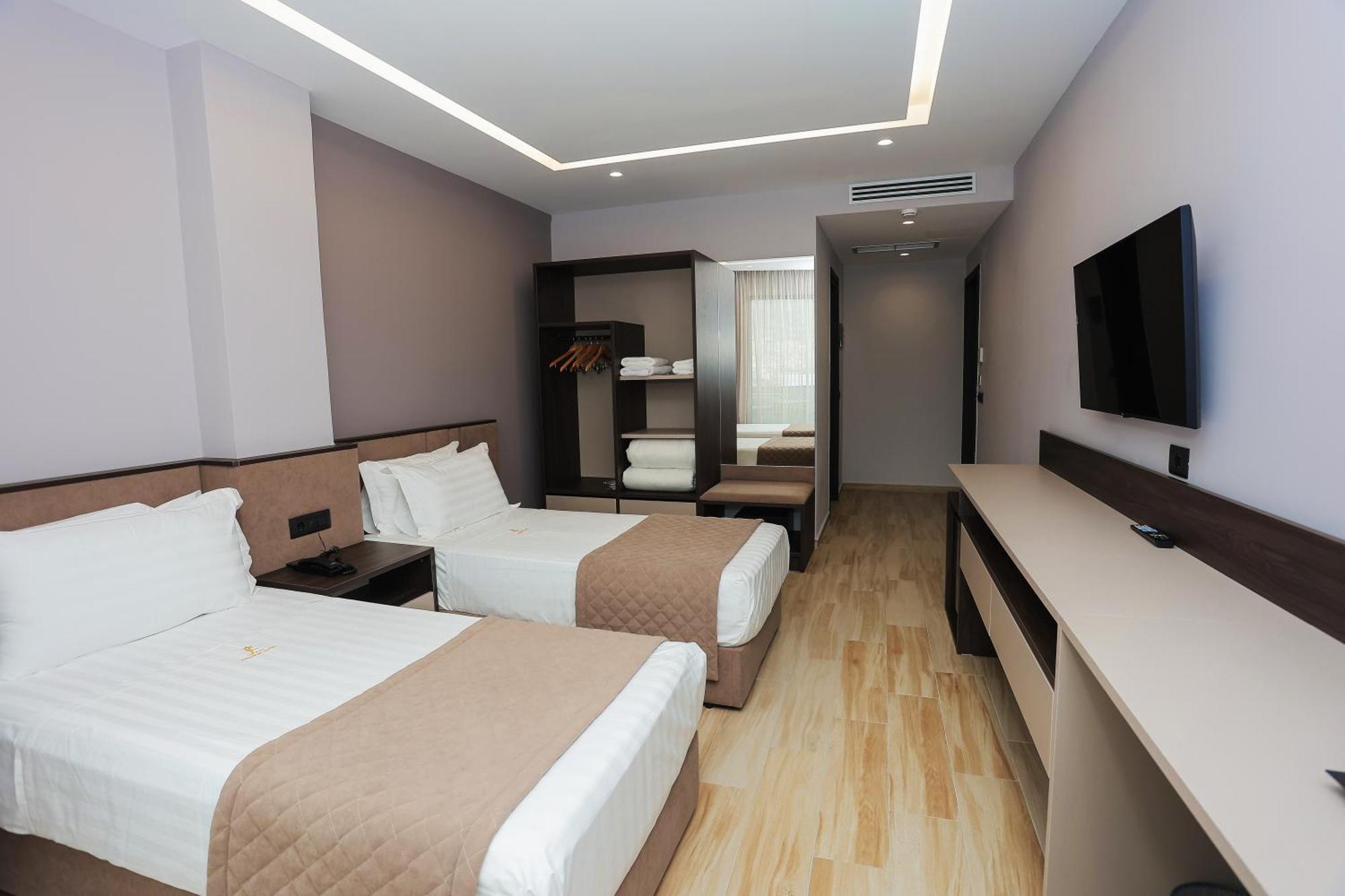 Joelle Premium Hotel Sarandë Buitenkant foto