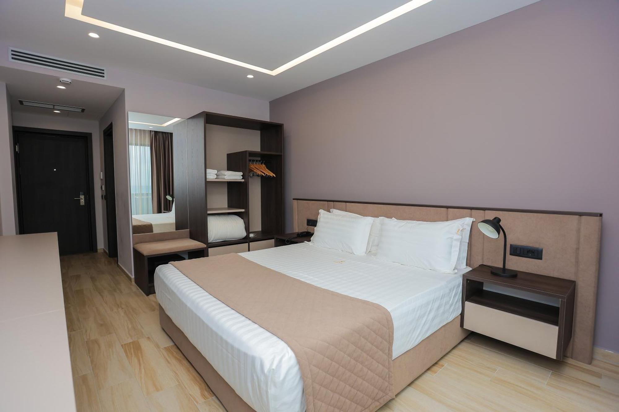Joelle Premium Hotel Sarandë Buitenkant foto