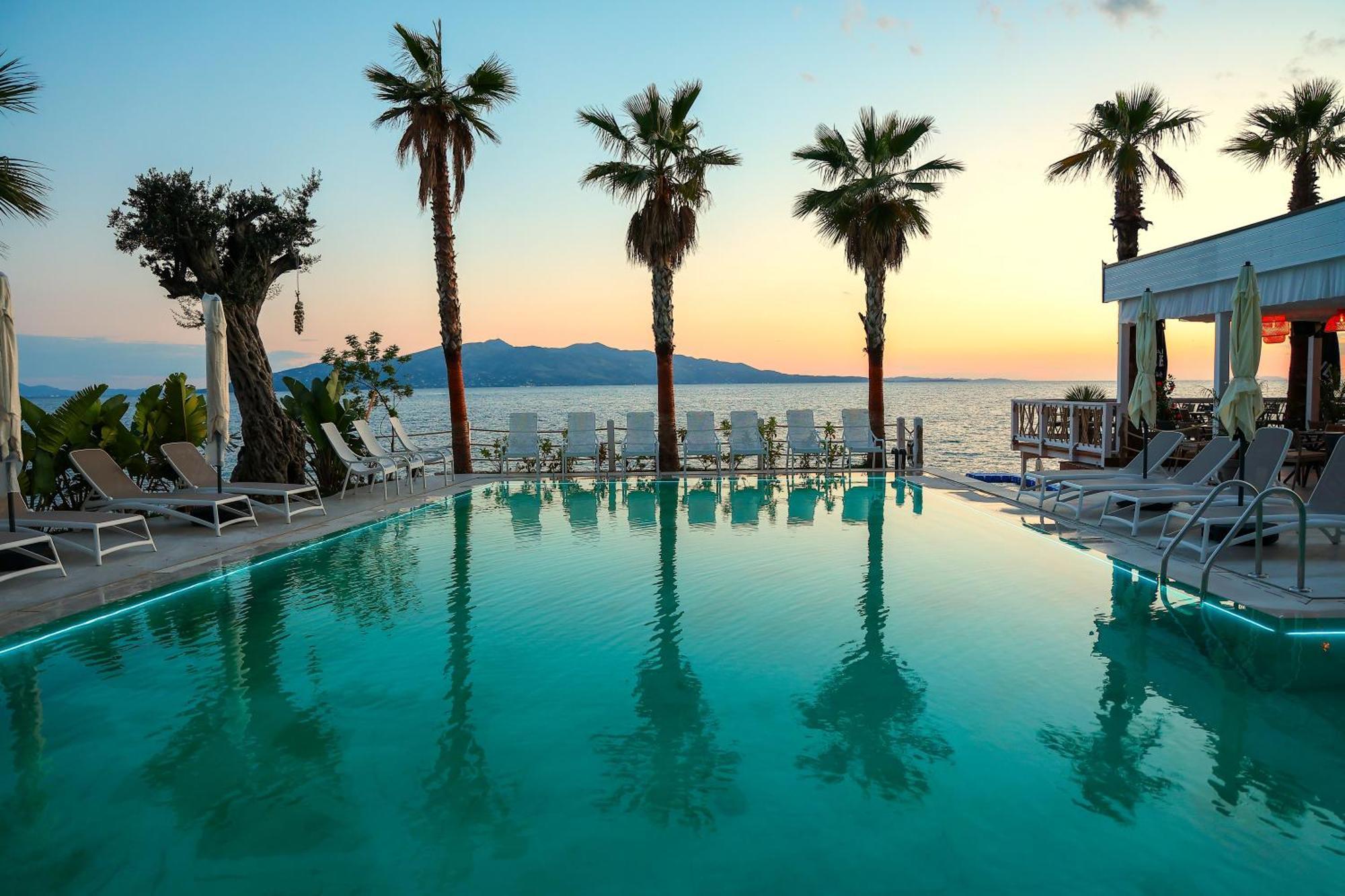 Joelle Premium Hotel Sarandë Buitenkant foto