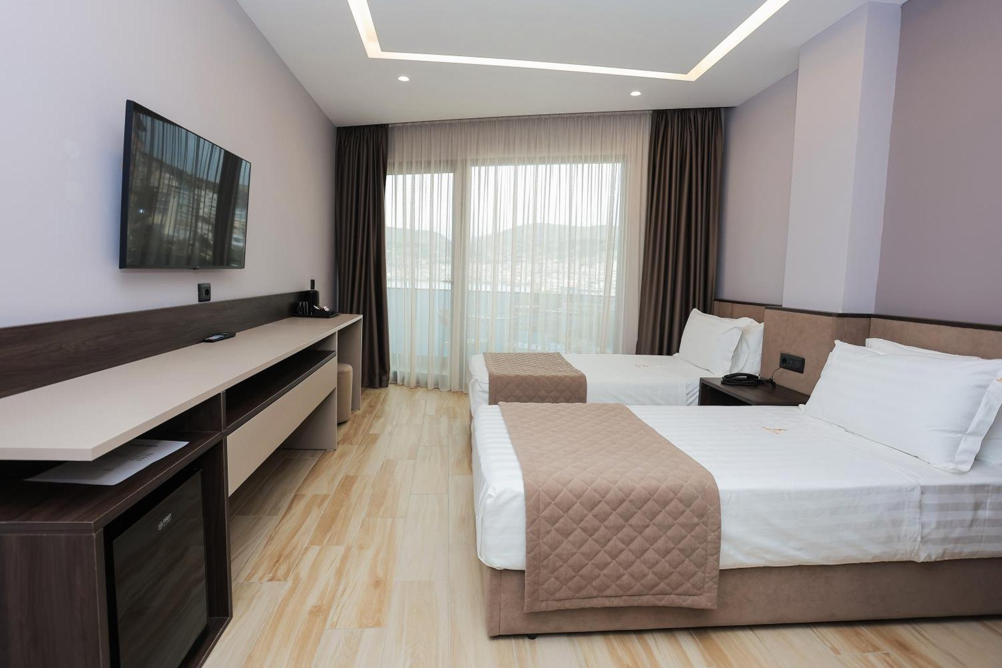 Joelle Premium Hotel Sarandë Buitenkant foto