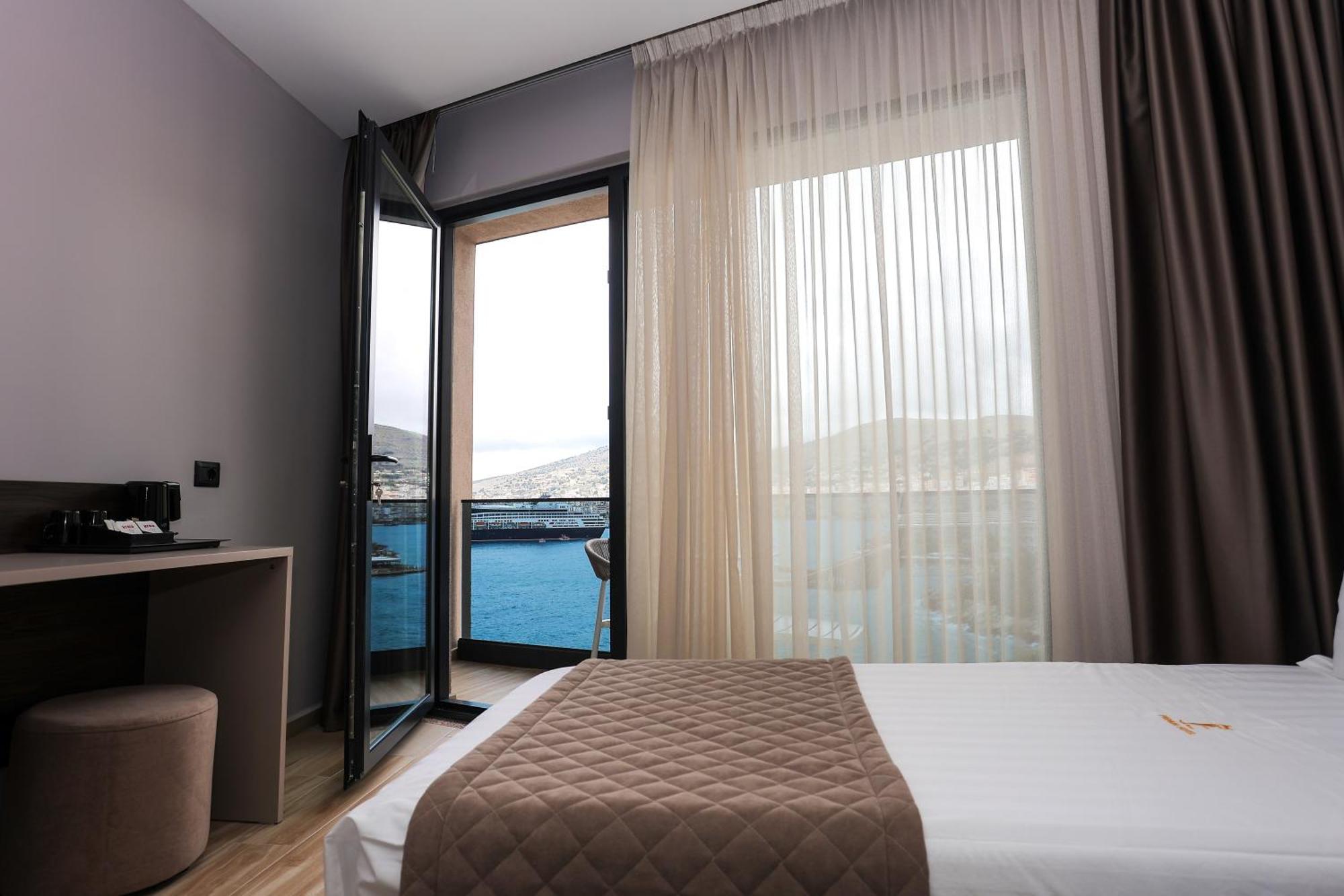 Joelle Premium Hotel Sarandë Buitenkant foto