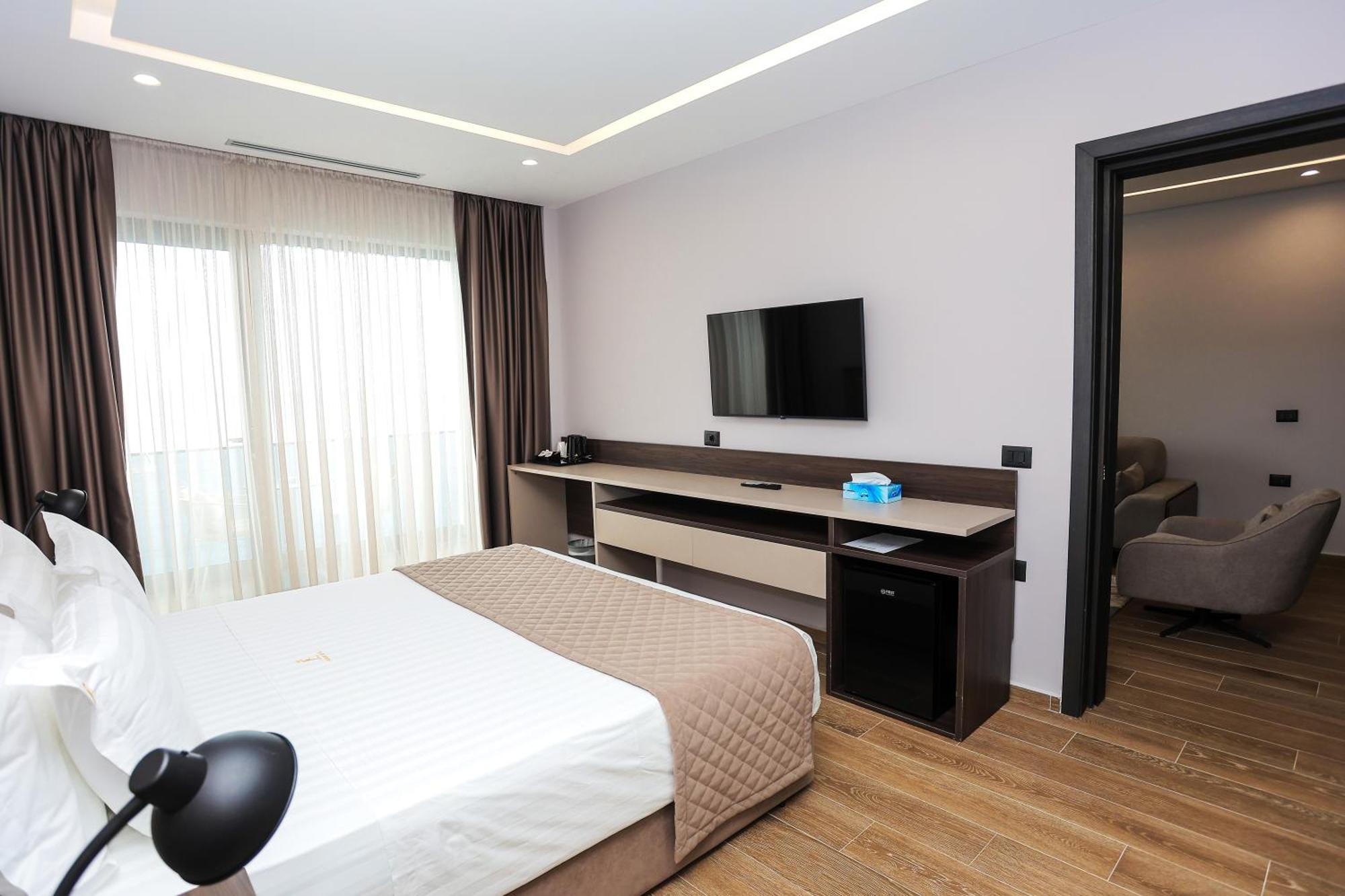 Joelle Premium Hotel Sarandë Buitenkant foto