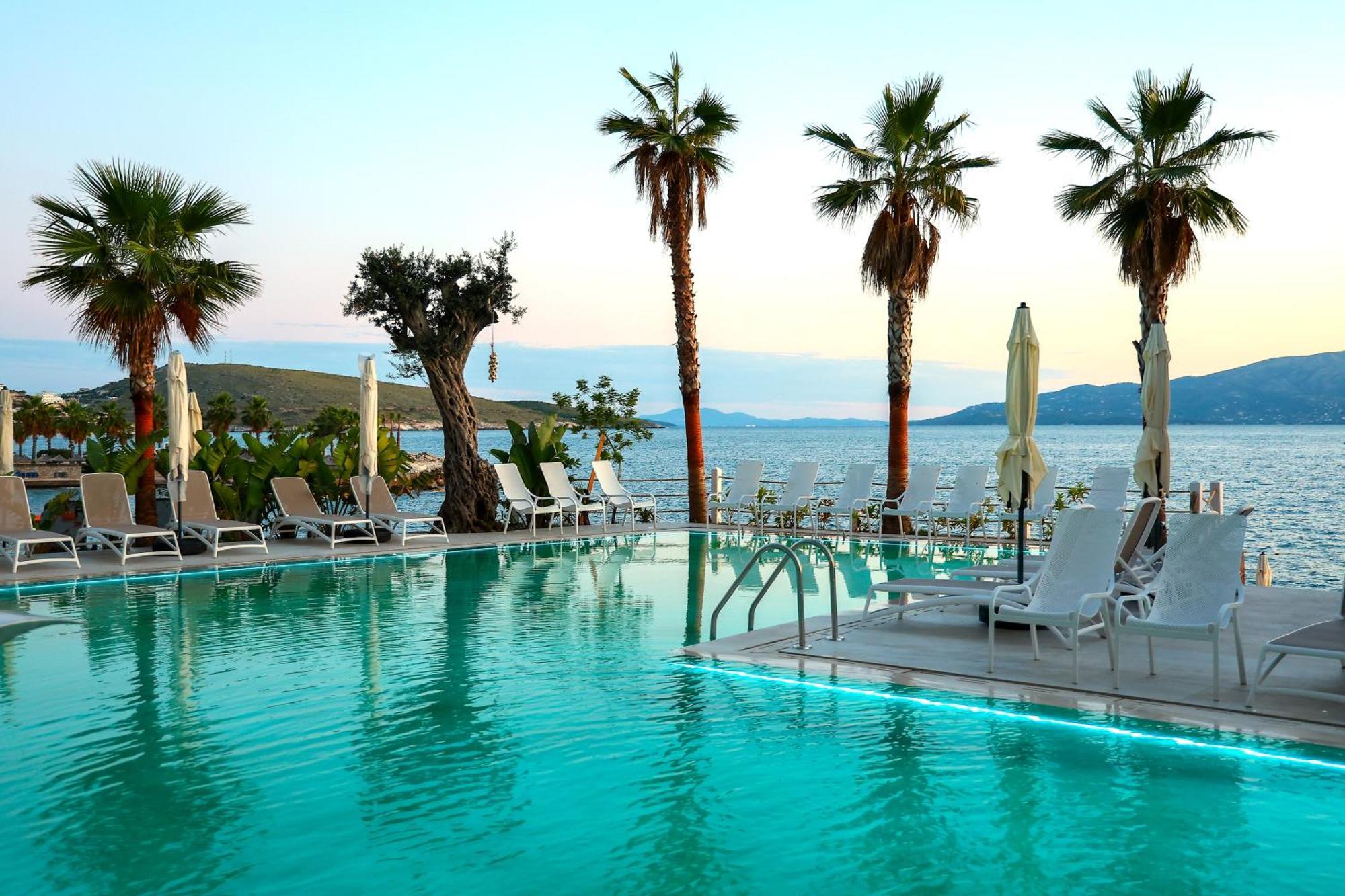 Joelle Premium Hotel Sarandë Buitenkant foto