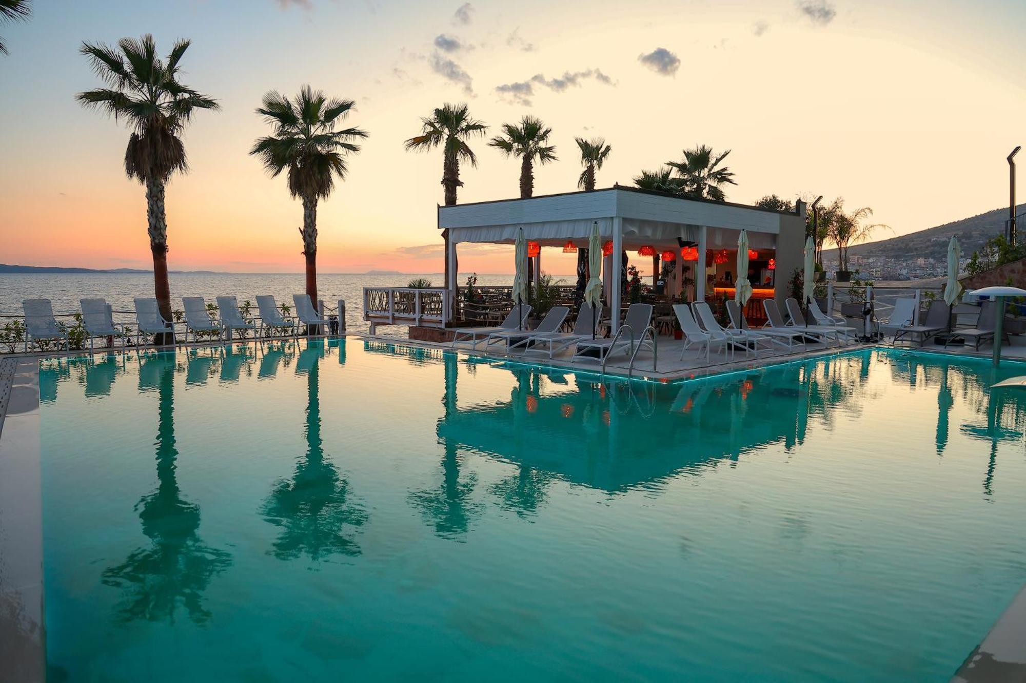 Joelle Premium Hotel Sarandë Buitenkant foto