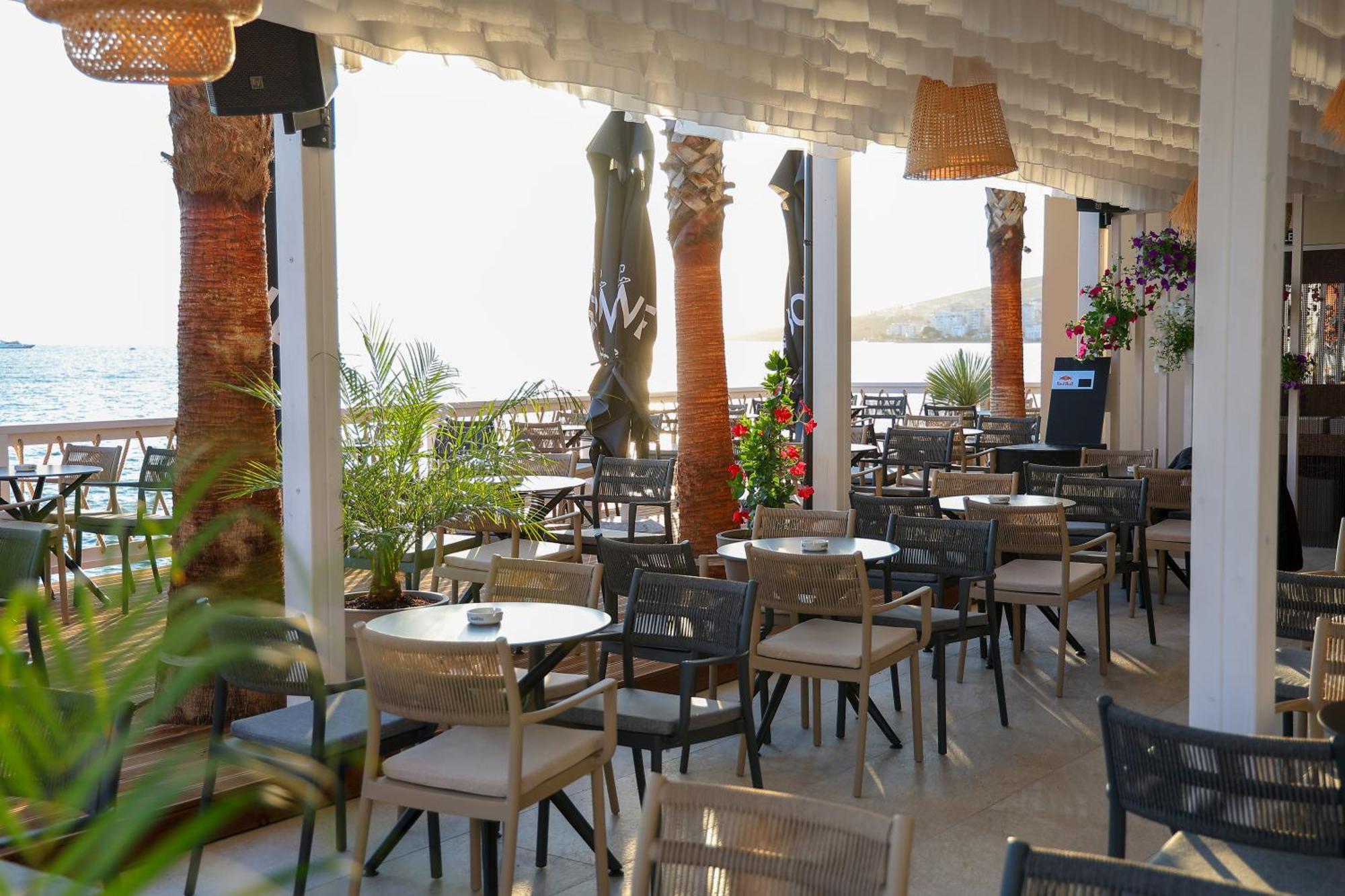 Joelle Premium Hotel Sarandë Buitenkant foto