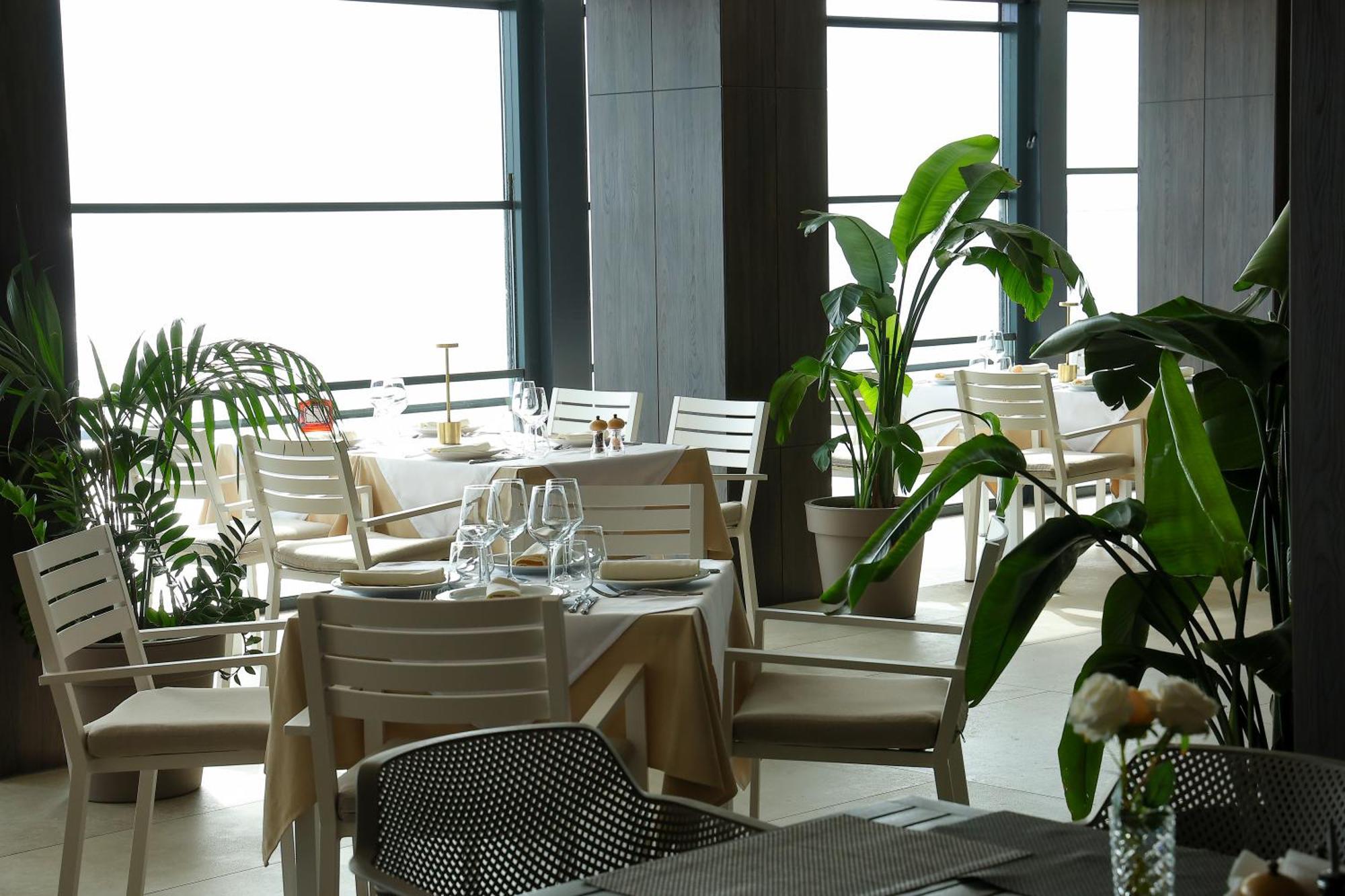 Joelle Premium Hotel Sarandë Buitenkant foto