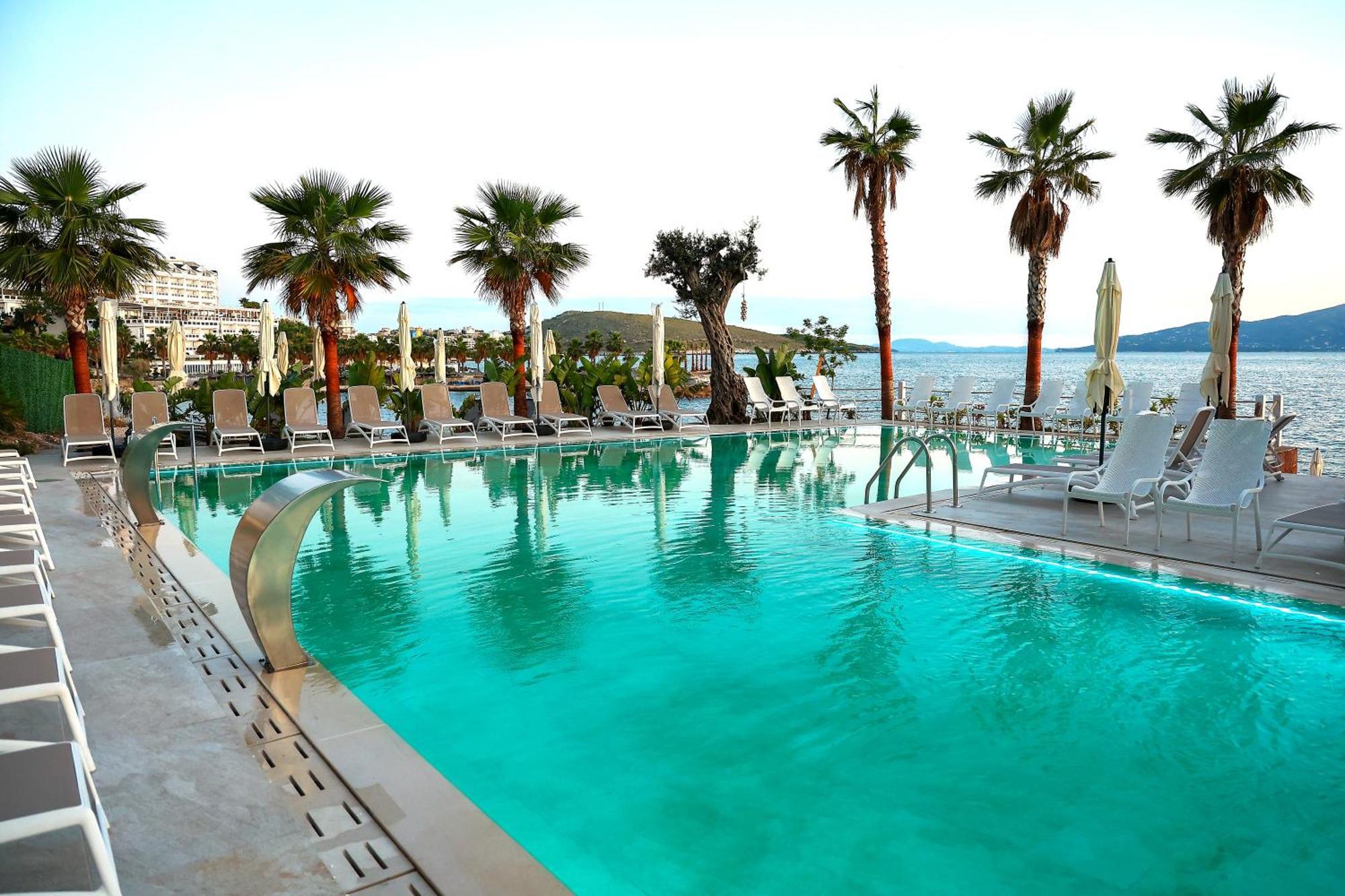 Joelle Premium Hotel Sarandë Buitenkant foto
