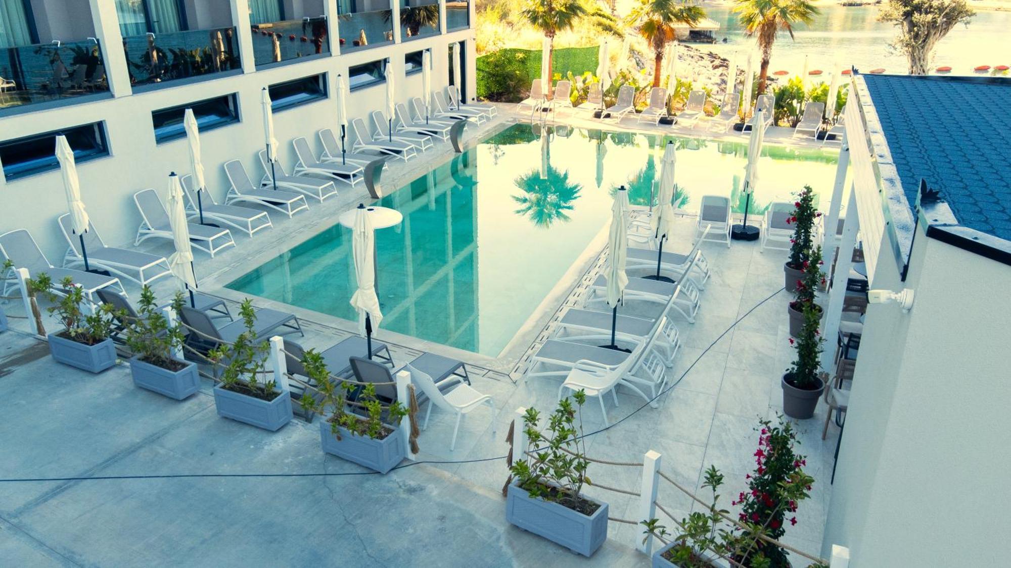 Joelle Premium Hotel Sarandë Buitenkant foto