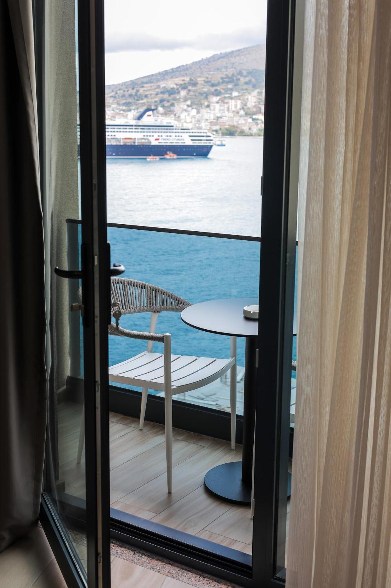 Joelle Premium Hotel Sarandë Buitenkant foto
